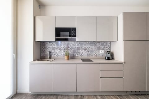 Basic Studio, 1 Queen Bed | Private kitchen | Fridge, microwave, oven, stovetop