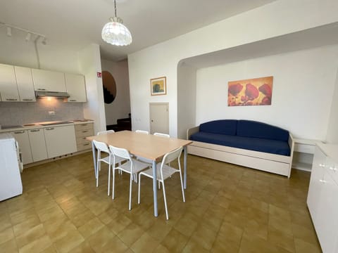 Villa, 2 Bedrooms, Balcony, Garden View | Dining