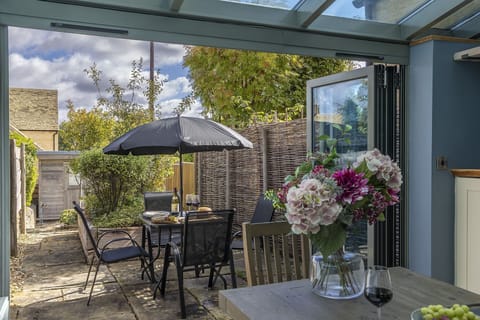 Little Haven Outside - StayCotswold