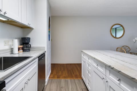Condo, 1 Bedroom | Private kitchen | Fridge, oven, coffee/tea maker, toaster