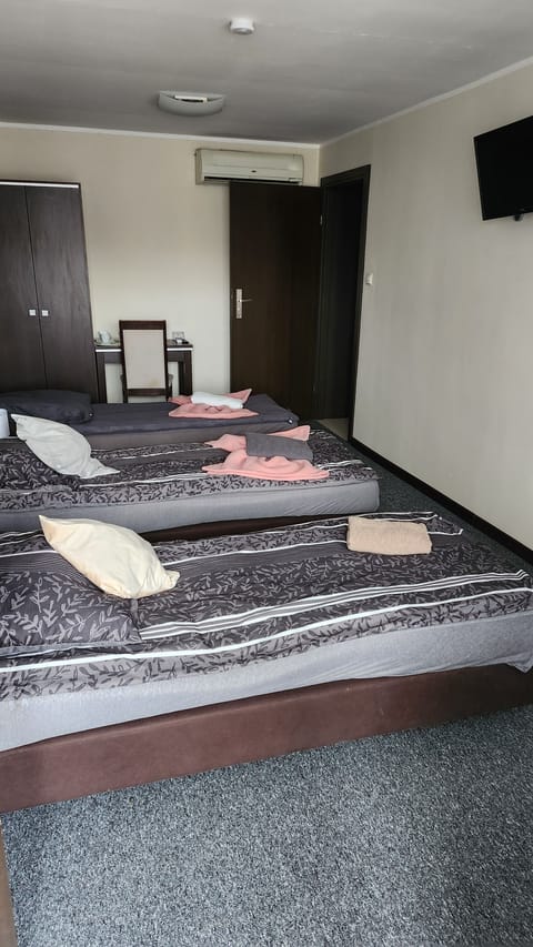 Triple Room | Soundproofing, free WiFi