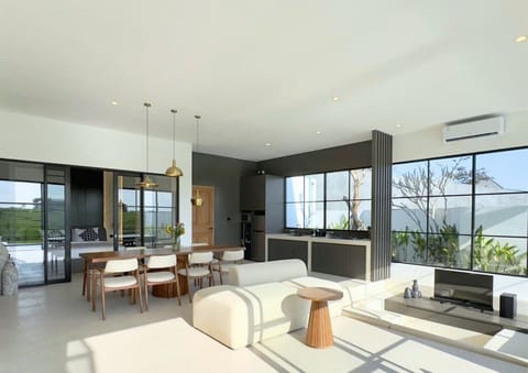 Villa Patuha’s dining room is where memories are made—a vibrant space to gather with friends, toast to good times, and savor delicious meals, all surrounded by the charm of Bali. Here’s to unforgettable moments! #Villa Patuha