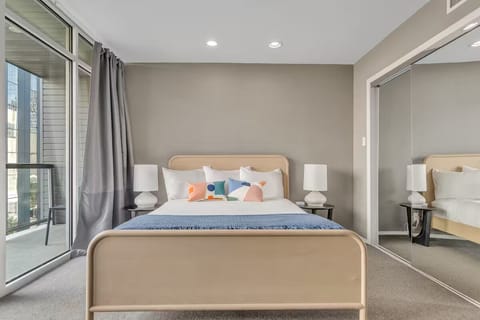 Unit with one Queen bed