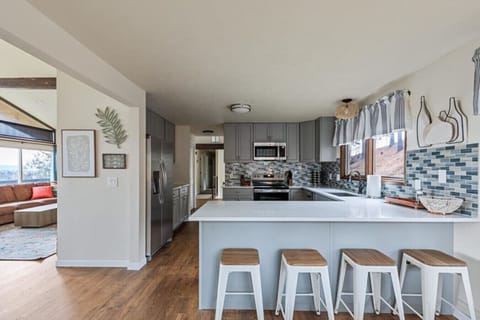 Breakfast bar for additional seating