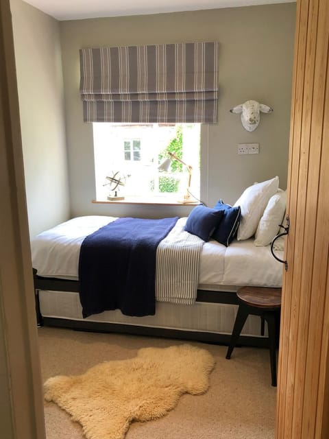 Bedroom 3 with additional single trundle bed underneath