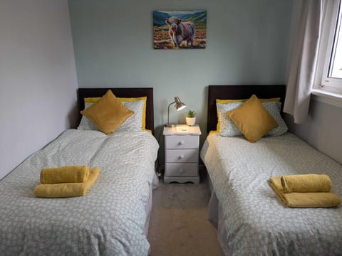 Twin Room, 2 Twin Beds, Garden View | Blackout drapes, iron/ironing board, free WiFi