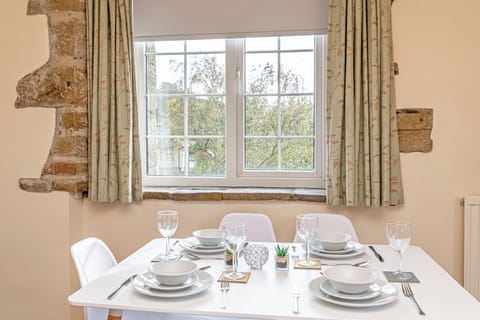 Classic Apartment, 3 Bedrooms, Non Smoking | Living area | Flat-screen TV