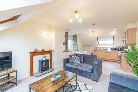 Classic Apartment, 3 Bedrooms, Non Smoking | Living area | Flat-screen TV