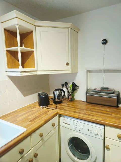 Apartment, 2 Bedrooms | Laundry