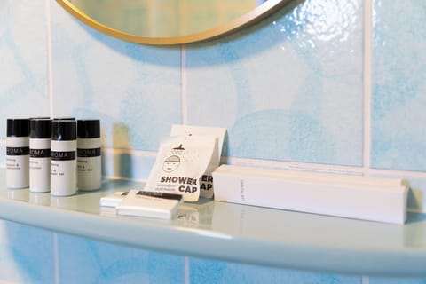 Single Room, Patio, Garden View | Bathroom | Free toiletries, towels, soap, shampoo