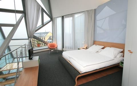 Kippenbergersuite Maisonette, Roof Terrace | Minibar, in-room safe, desk, iron/ironing board