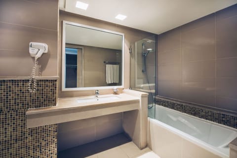 Star Prestige Double Garden View | Bathroom | Eco-friendly toiletries, hair dryer, towels