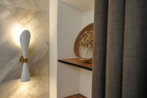 Comfort Double Room, Annex Building | Premium bedding, minibar, in-room safe, desk