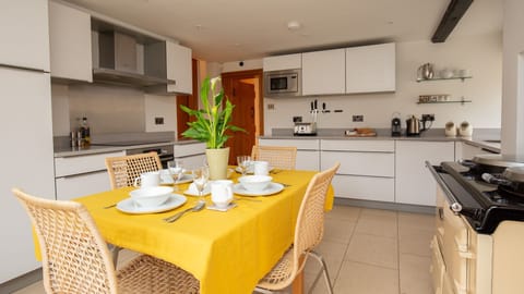 The kitchen at Todenham Farmhouse is perfect for a quick breakfast.