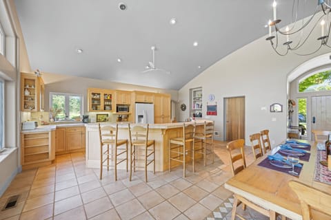 Breakfast bar & kitchen entry.