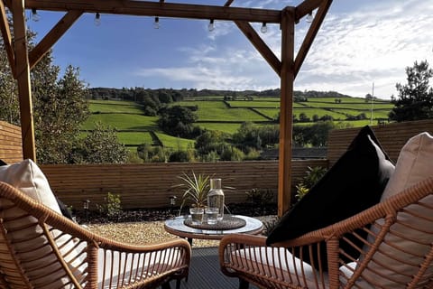 Holmfirth Hideaway, Holmbridge - Host & Stay