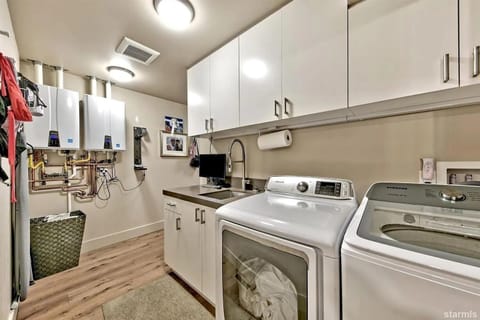 House, 5 Bedrooms | Private kitchen