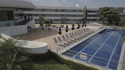 Outdoor pool, pool umbrellas, sun loungers