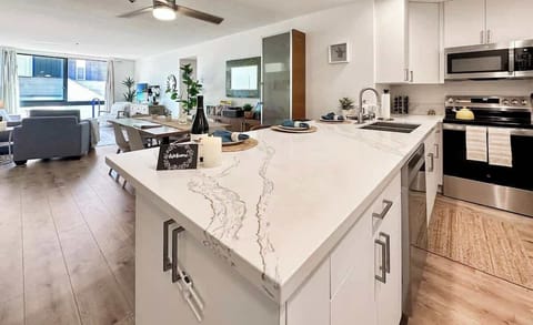 Open layout, perfect for everyone to be together! 