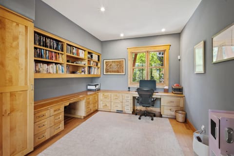 7.00-telluride-golden-knoll-office-