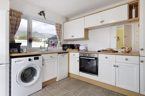 April Cottage Kitchen - StayCotswold