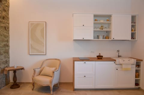 Apartment, Lake View | Private kitchen | Fridge, stovetop, cookware/dishes/utensils