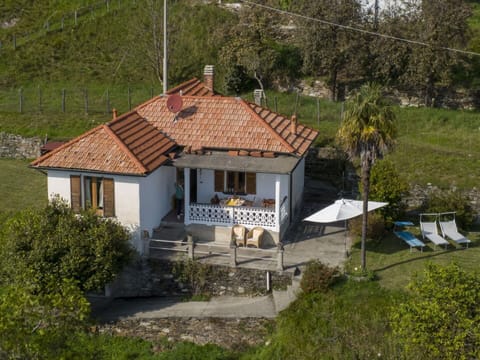 Building, House, Window, Roof, Home, Cottage, Architecture, Residential Area, Rural Area, Human Settlement