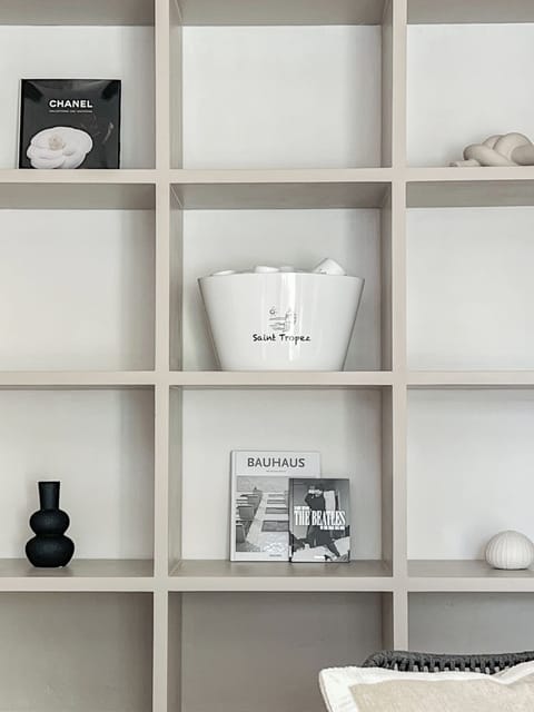 Decorative built-in shelf