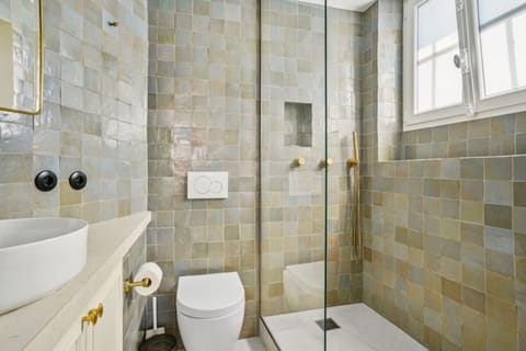 Studio, Smoking | Bathroom