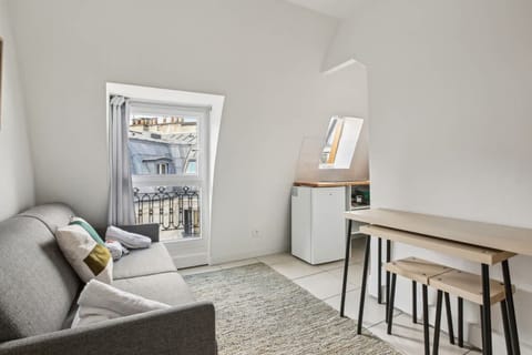 Studio, Smoking | Living area