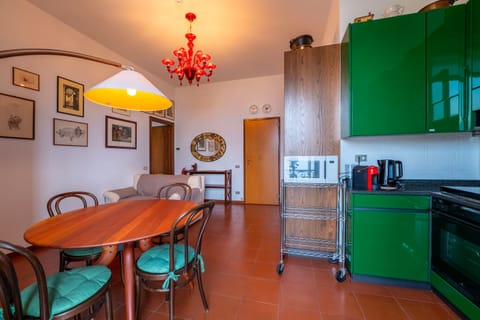 Apartment, 2 Bedrooms, Lake View | Private kitchen | Fridge, microwave, oven, stovetop