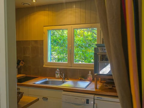 Classic Cottage, Patio, Garden View | Private kitchen