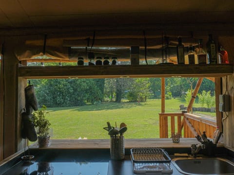 Comfort Cottage, Patio, Garden View | Private kitchen