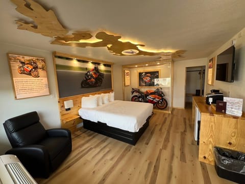 CBR 1000RR REPSOL | Desk, free WiFi