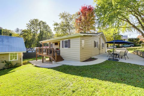 Waynesville Vacation Rental | 3BR | 2BA | 1 Step to Enter | 1,271 Sq Ft