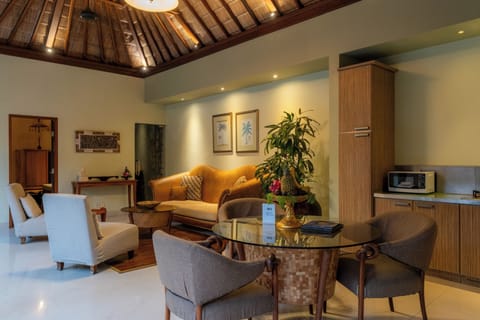 Comfort Villa, Pool View | Dining room