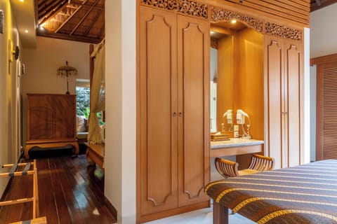 Comfort Villa, Pool View | Wardrobe