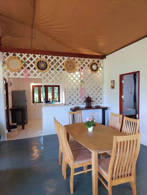 House, 2 Bedrooms, Smoking, Patio | Dining room