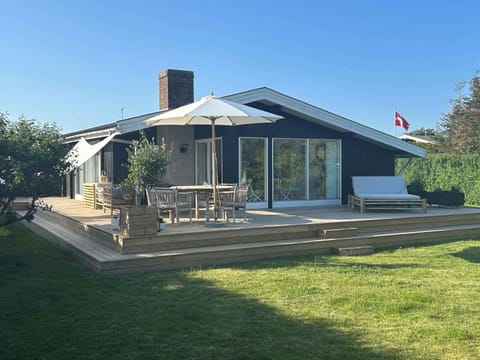 House | Outdoor dining