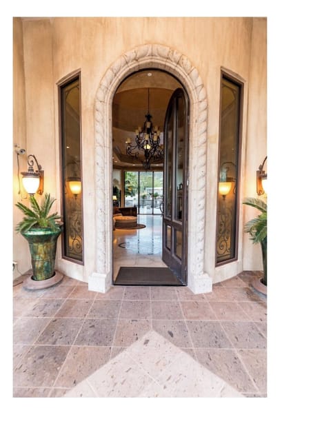 Entrance to the Mansion Toscania