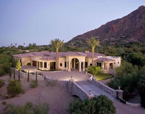 Romantic Gate Away in Paradise Valley like no other..