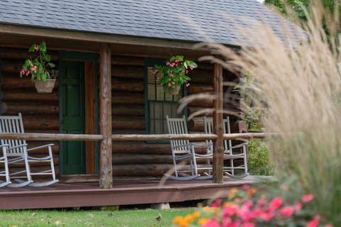 Log Cabin | Iron/ironing board, free WiFi, bed sheets