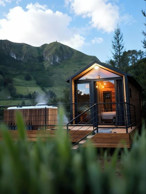 Comfort Cabin, Patio, Garden View | Free WiFi