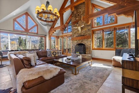 Living room 1: Third floor, radiant heat, Smart TV, open layout, mountain views
