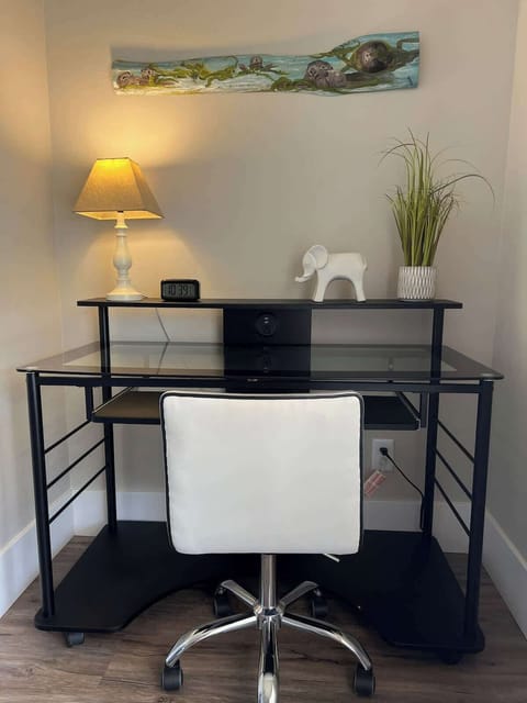 Office Chair and Desk for Workspace