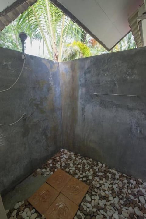 Comfort Bungalow, Garden View | Bathroom | Shower, towels, soap, toilet paper