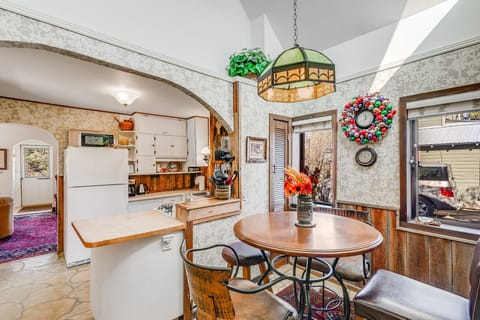 Dining Area & Kitchen