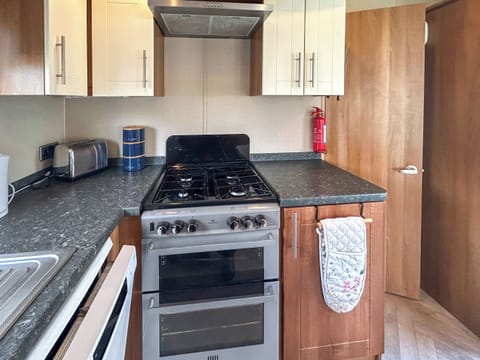 Kitchen area | 7 Burnham, Burnham-on-Sea