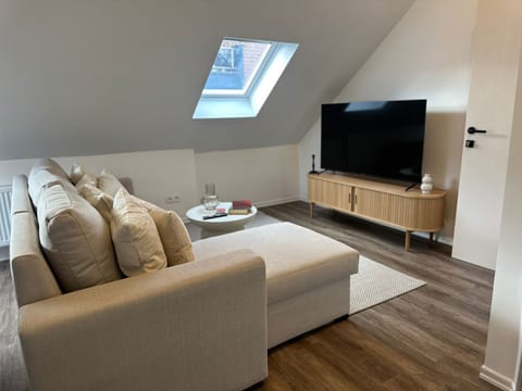 Basic Apartment | Living room