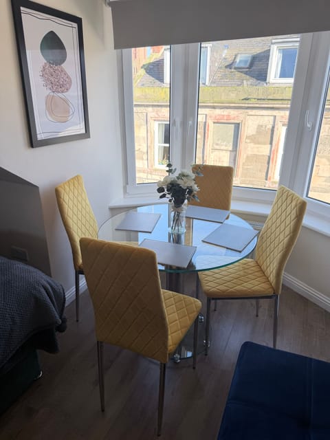 Apartment, 1 Bedroom, City View | Dining room